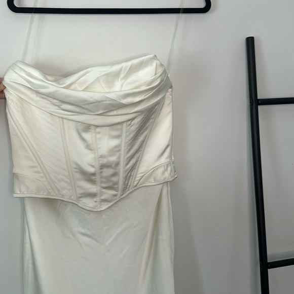 NWT HOUSE OF CB Strapless Ivory Satin Corset Dress - Picture 4 of 10
